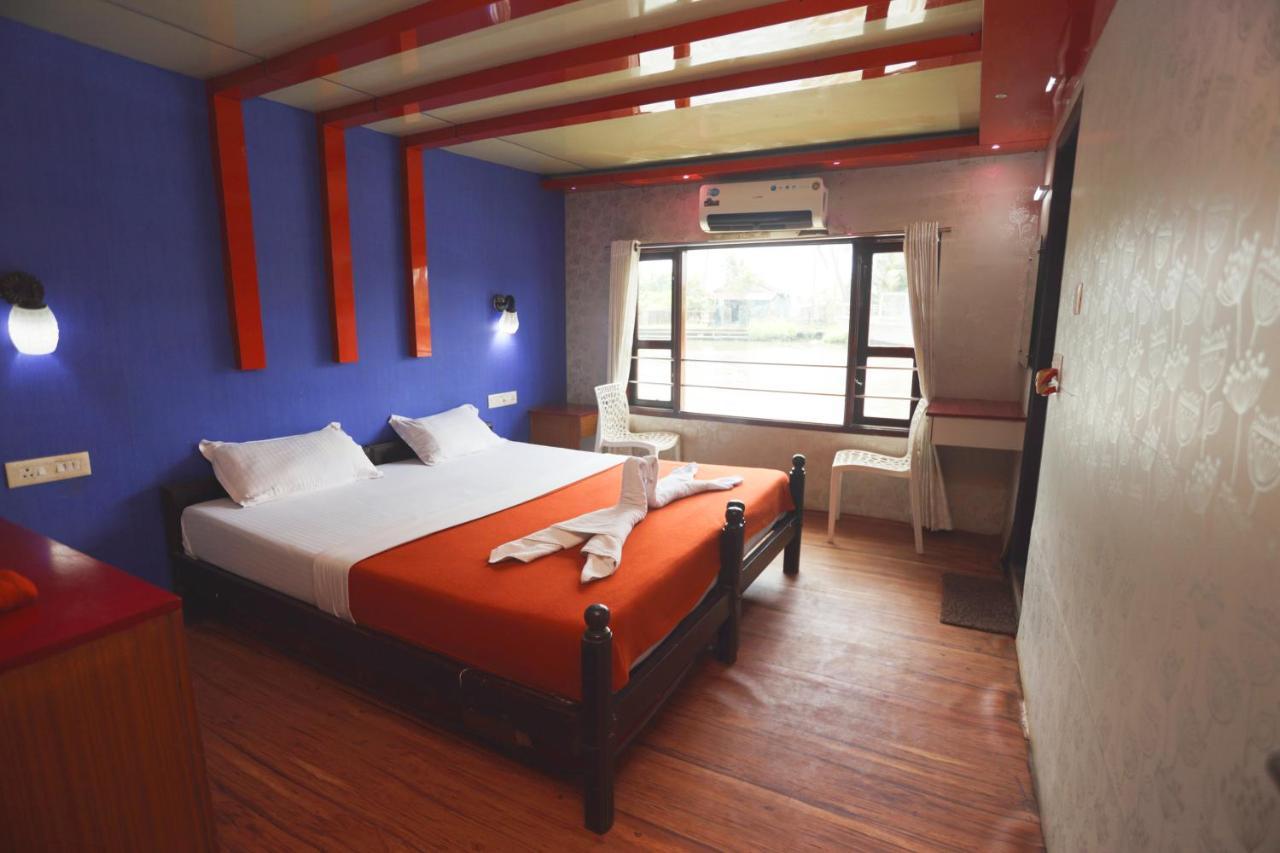 Harmony Houseboats Hotel Alappuzha Exterior photo