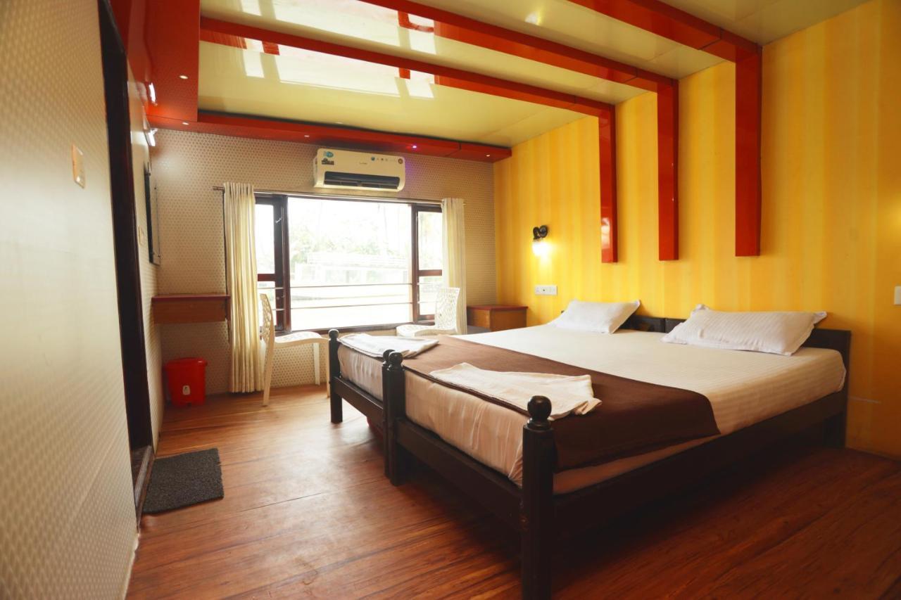 Harmony Houseboats Hotel Alappuzha Exterior photo